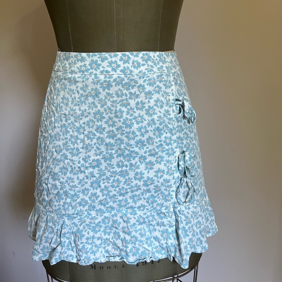 2/$30 Floral mini skirt with front slit high waist - Picture 2 of 4